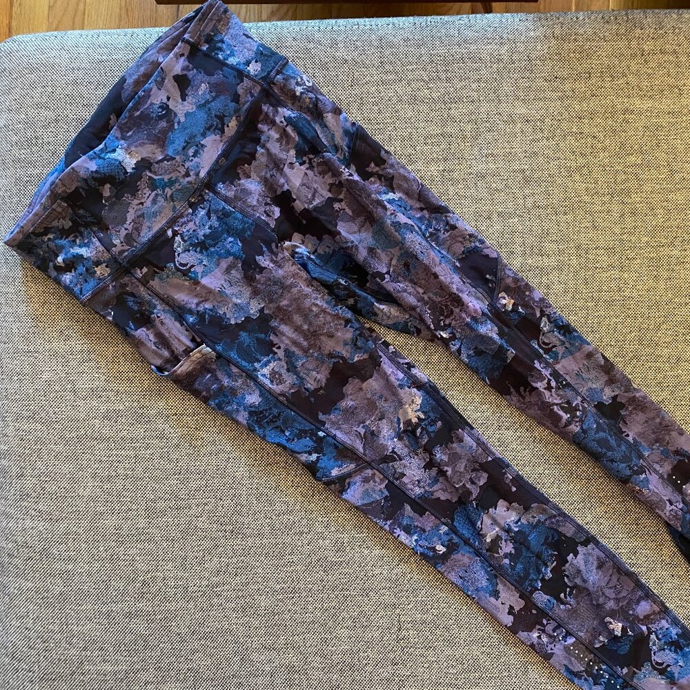Lululemon w/ POCKETS!!! Floral 7/8 Leggings Size 6